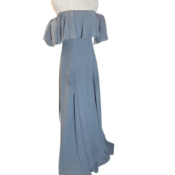 Monique Lhuillier Gray Off-Shoulder Wedding Dress - Picture 4 of 8